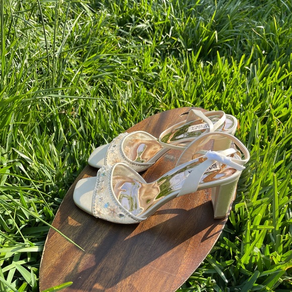 BADGLEY MISCHKA Tayten Block Heel Sandal size 10 ivory - Picture 5 of 13